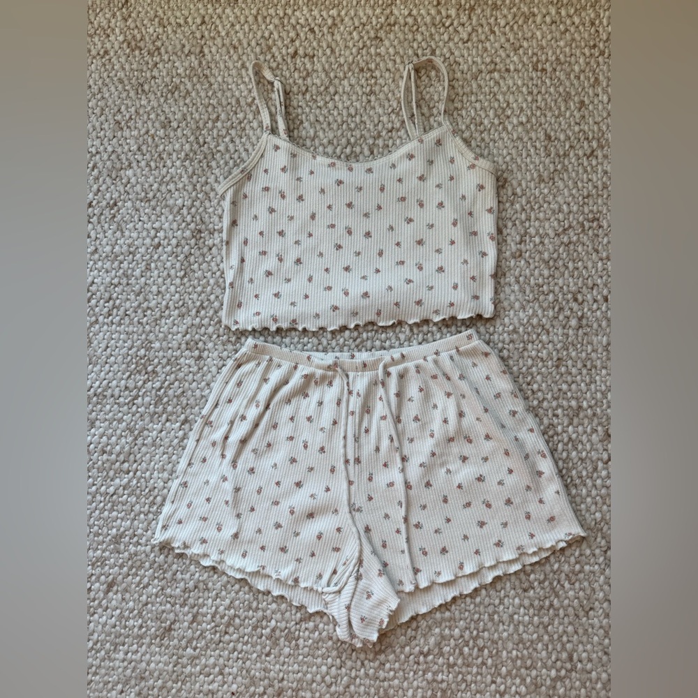 Gilly Hicks Set